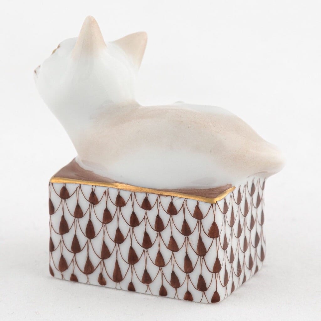 Herend Cat In Box Figurine Figurines Herend 