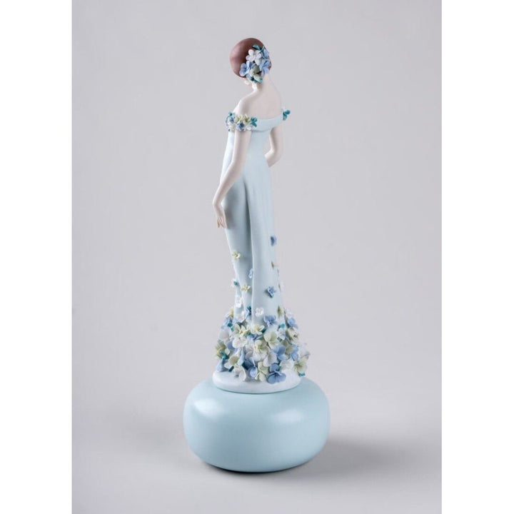 Lladro Porcelain Refined Elegance Figurine Figurines Lladro 